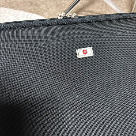 Victorinox Mobilizer Black Ballistic 25" Wheeled Deluxe Garment Bag Luggage - Picture 3 of 16